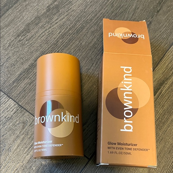 Brownkind Glow Moisturizer with Even Tone Defender. New in package. 50 ML - Picture 6 of 6